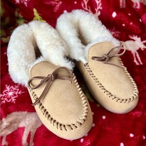 Dearfoams Suede Slippers with Shearling Roll Down Cuff & Lining, women’s 6 NEW